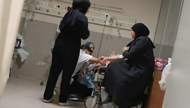 Bursa’da Suriyeli 13 kişi zehirlendi! Bakın ne yemişler? Bursa'nın İnegöl ilçesinde bir ev ziyaretinde, yedikleri bisküviden zehirlenen 3’ü