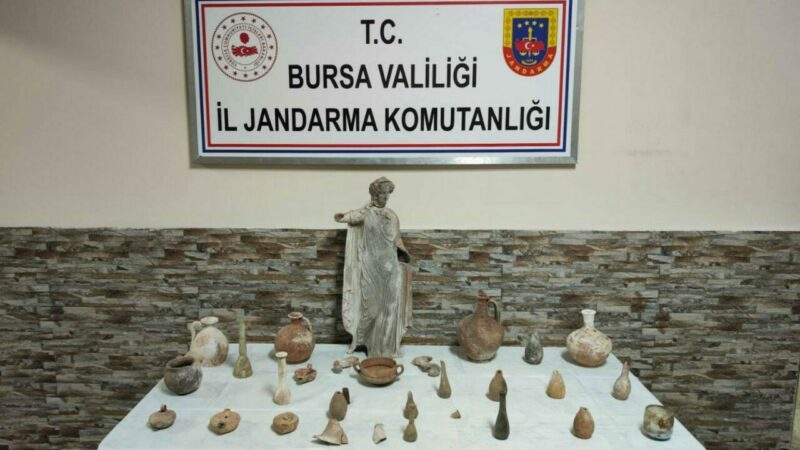 Bursa'da tarihi eser niteliğinde 29 obje ve 60 santimetrelik heykel