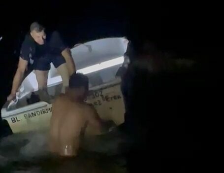 Bursa’da tekne alabora oldu! 3 kişi ölümden döndü Bursa’da tekne alabora oldu! 3 kişi ölümden döndü