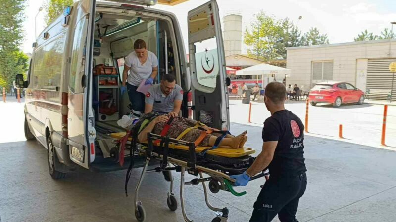 Bursa’da traktör kazası: Yaşlı kadın ağır yaralı… Bursa’nın İnegöl ilçesinde oğlunun kullandığı traktörün altında kalan yaşlı kadın