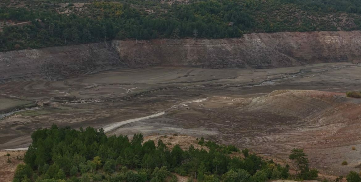 Bursa’da susuzluk alarmı! Kuruyan Nilüfer Barajı böyle görüntülendi