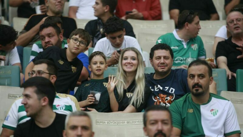 Bursaspor tribünlerinin büyük bölümü ailelerden oluşuyor