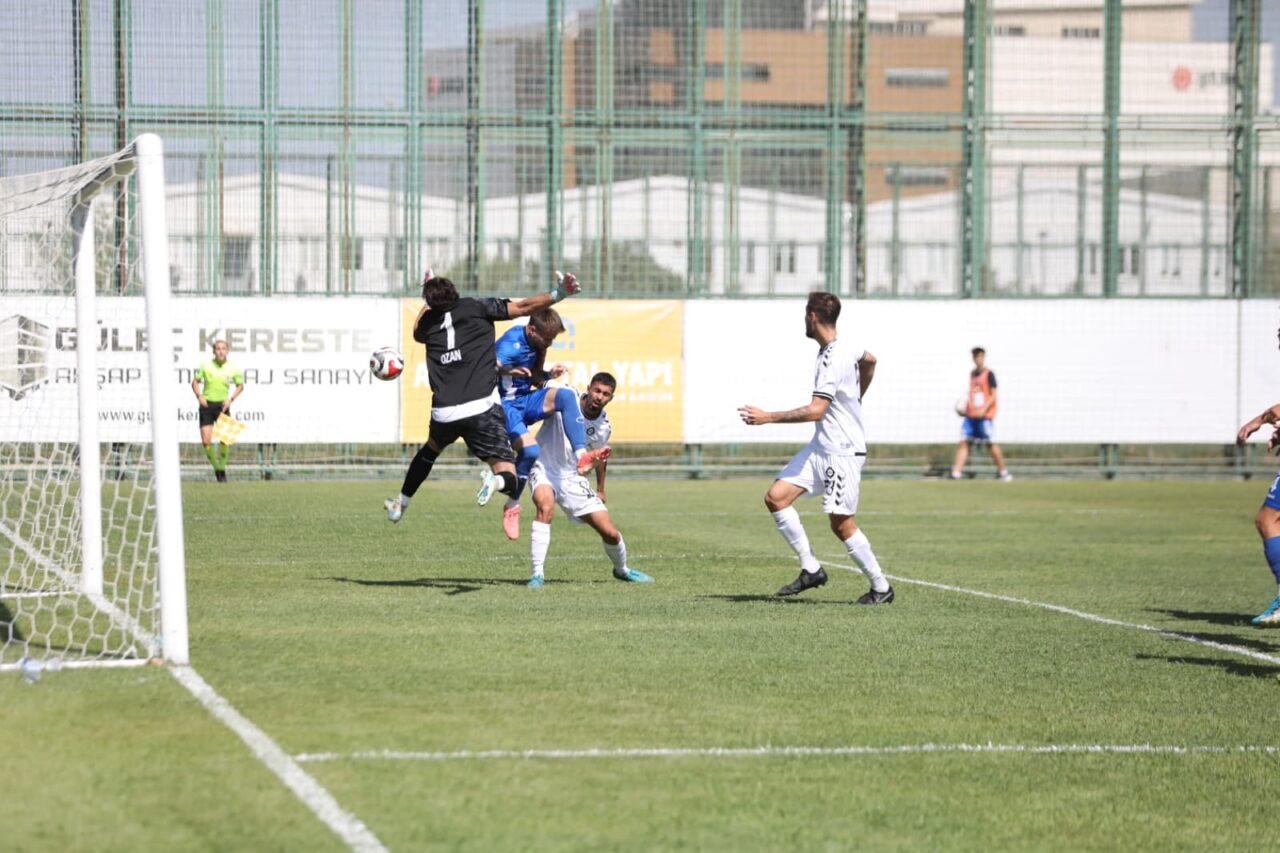 3.Lig’deki Bursa ekibi Altay’ı uzatmada yıktı turu kaptı! 3.Lig’deki Bursa ekibi Altay’ı uzatmada yıktı turu kaptı!