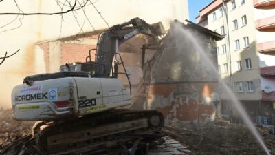 Bursa’da tehlike saçıyorlardı! 50 bina yıkıldı