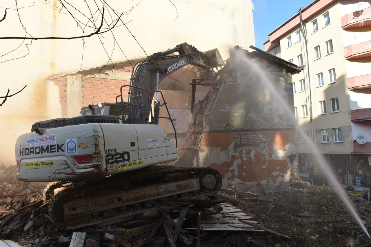 Bursa’da tehlike saçıyorlardı! 50 bina yıkıldı
