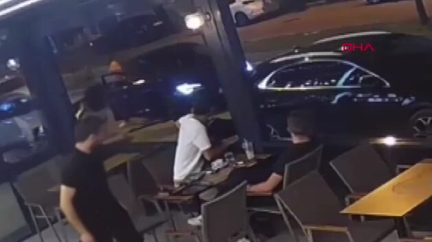 Bursa’da seyir halindeki motosiklet devrildi! O anlar kamerada