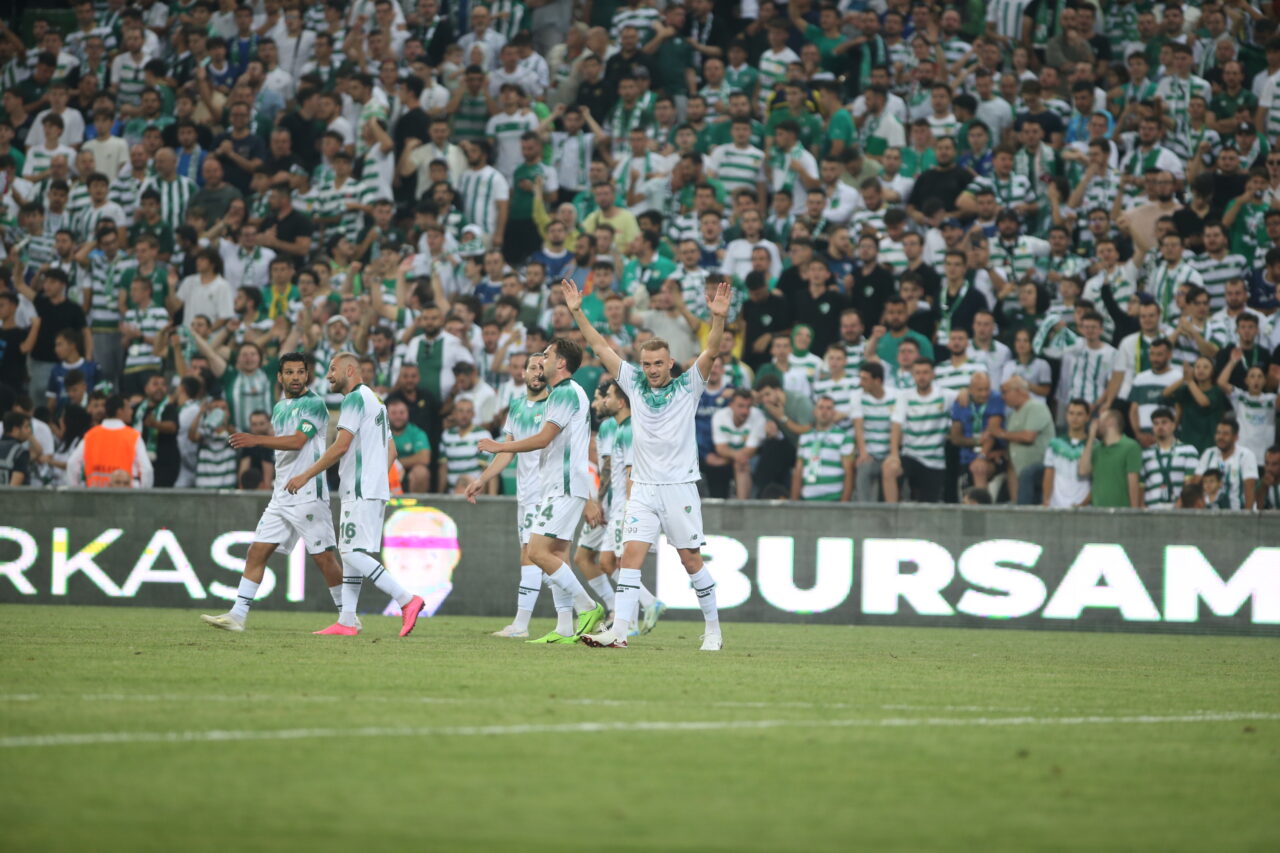 Bursaspor’a 11 geldi 19 gitti! Bursaspor’a 11 geldi 19 gitti!