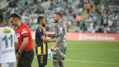 Anıl Atağ sahalara döndü