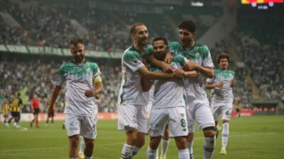 Bursaspor’dan gol şov! Güle oynaya turladı…