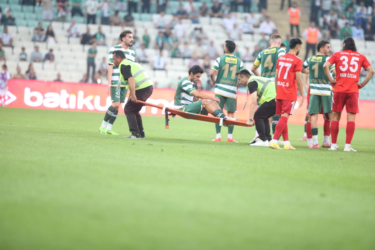 Bursaspor’da şok sakatlık! Bursaspor’da şok sakatlık!