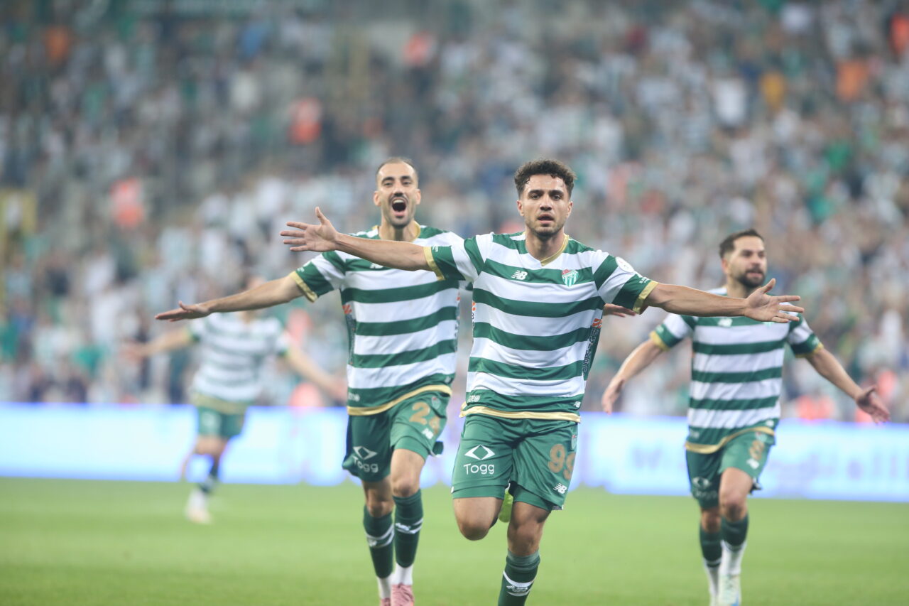 Bursaspor’dan muhteşem oyun muhteşem skor! Tek başına zirvede…