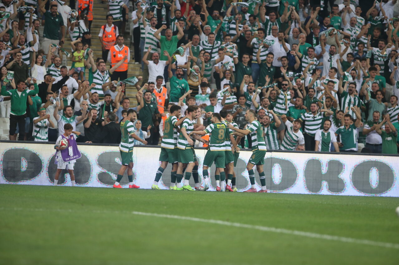 Bursa’da gün Bursaspor günü! Binlerce sevdalı bu saati bekliyor… Bursa’da gün Bursaspor günü! Binlerce sevdalı bu saati bekliyor…