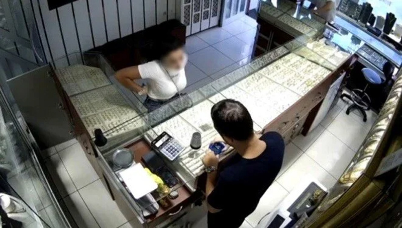 Hesabı boşaltıp kuyumcuya koştu