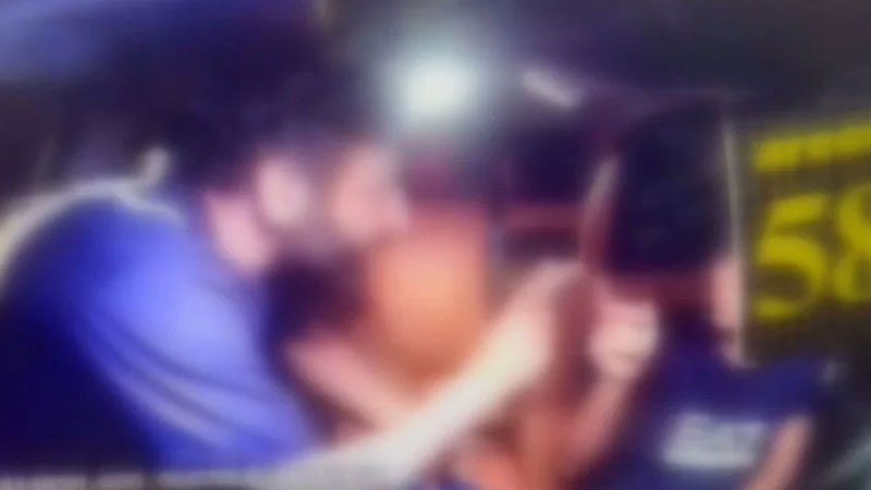 Takside dehşet anı: Şoförü ensesinden bıçakladı!