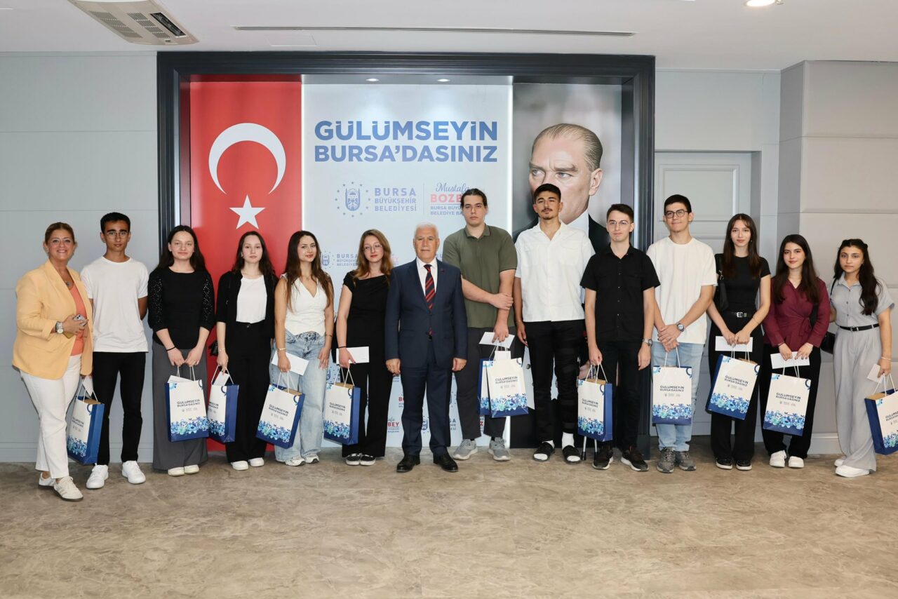 Başkan Mustafa Bozbey, öğrencileri ağırladı