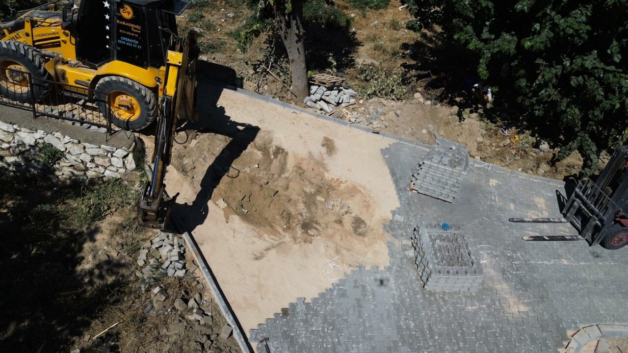 Bursa’nın bu mahallesinde yollara taş parke döşendi
