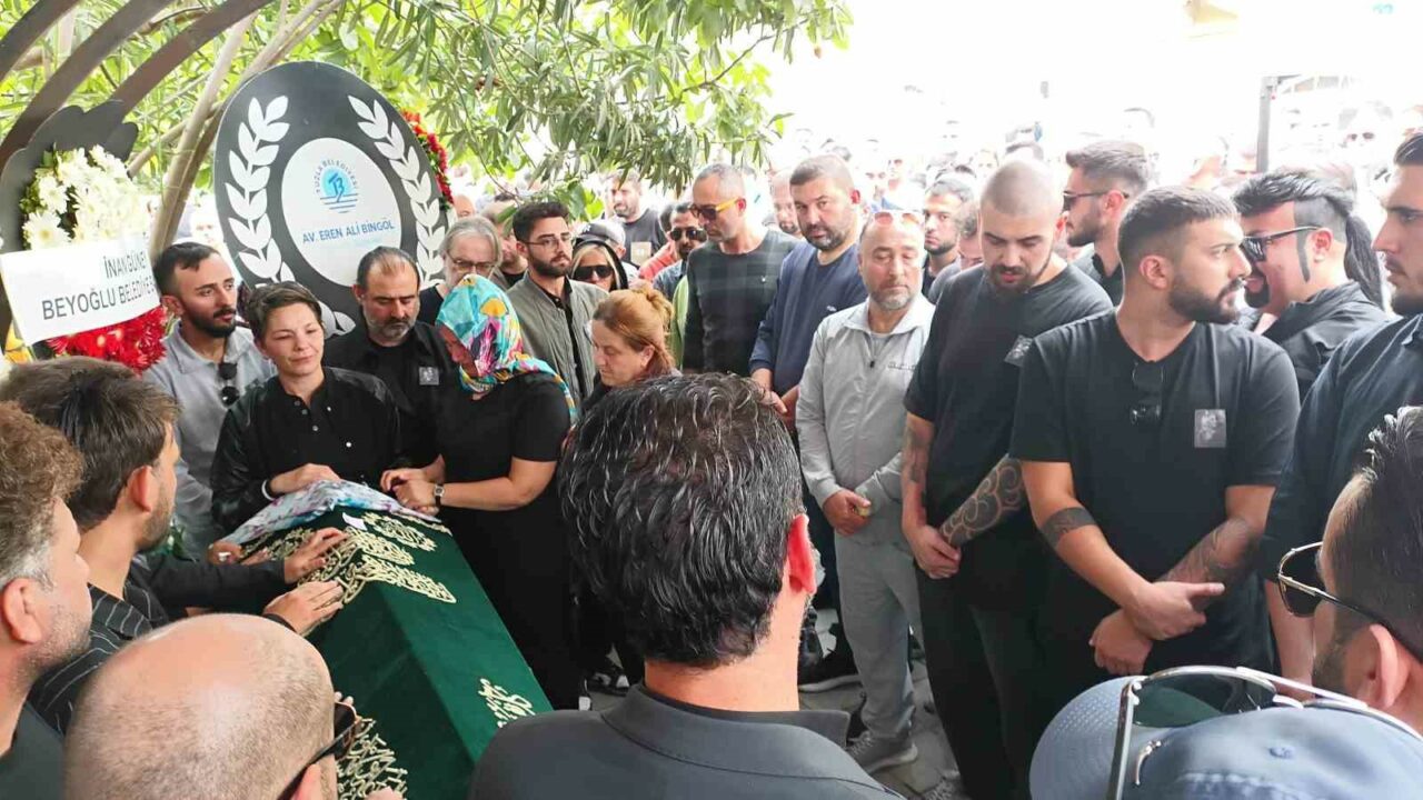 Güllü son yolculuğuna uğurlandı