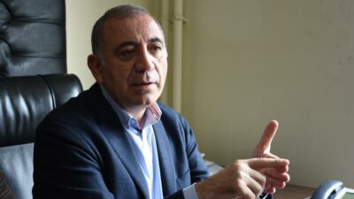 Gürsel Tekin ve Barış Yarkadaş CHP’den ihraç edildi