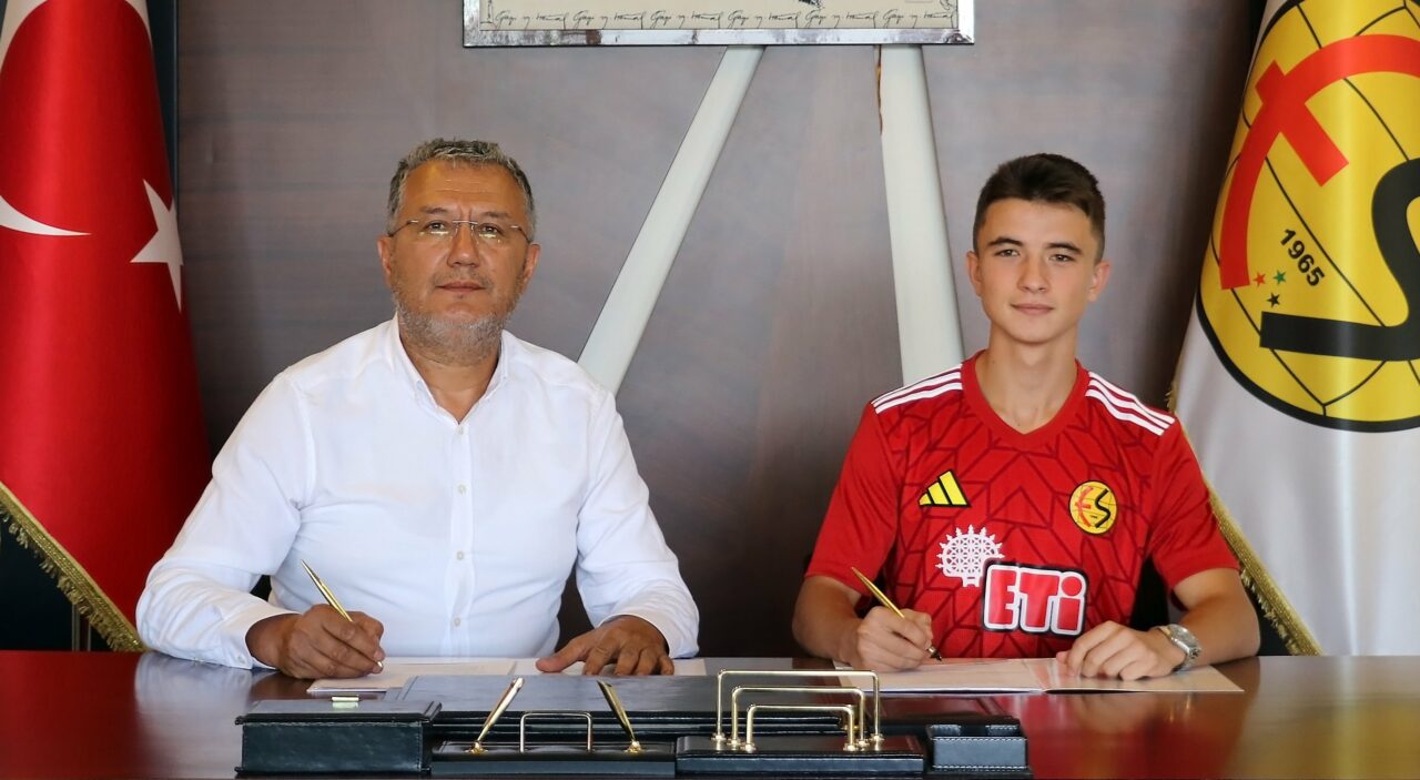 Bursaspor’dan ayrıldı Es-Es’e imza attı Bursaspor’dan ayrıldı Es-Es’e imza attı