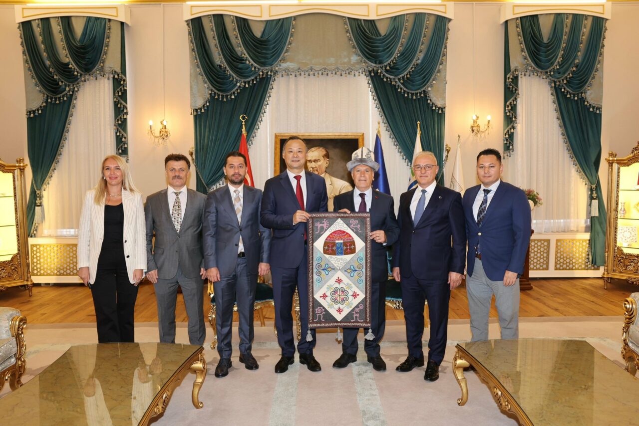 Bursa’da Başkan Bozbey’den Kırgız heyetine ev sahipliği