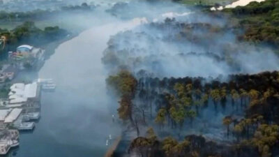 Yangın birden büyüdü: Otel alevlerle burun buruna