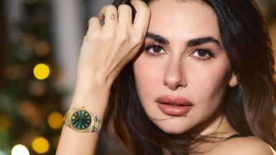 Yürek hoplatan dekoltesiyle dikkat çekti!