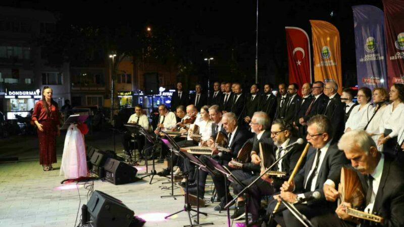 İnegöl Belediyesi TSM korosundan muhteşem konser İnegöl Belediyesi’nin "Zaferden Kurtuluşa" etkinlikleri kapsamında Türk Sanat Müziği Konseri