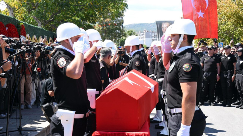 İzmir şehitlerine son görev