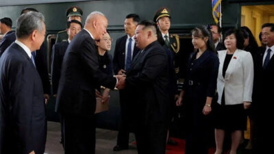 Kızını dünyaya ilk kez tanıttı