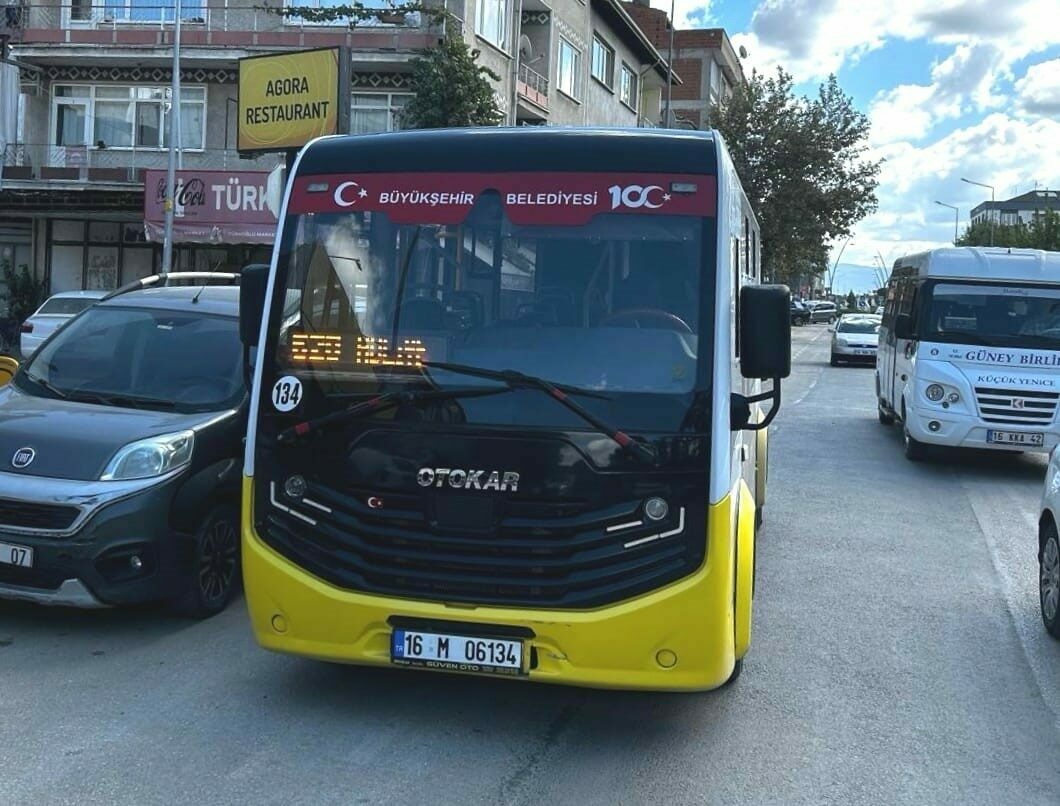 Bursa’da minibüs yayaya çarptı