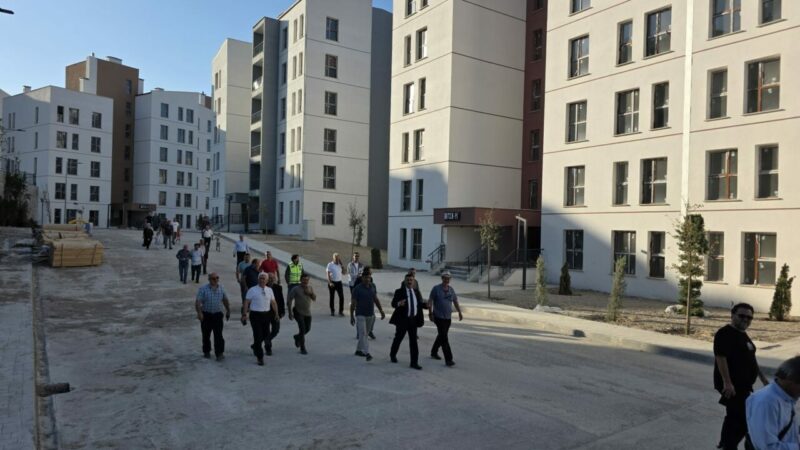 Selçuk Türkoğlu’ndan Bursa’nın bu ilçesindeki TOKİ’lerle ilgili çarpıcı iddia İYİ Parti Bursa Milletvekili Selçuk Türkoğlu, Mustafakemalpaşa'daki TOKİ konutlarıyla ilgili