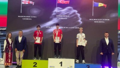 Öğretmeninin tavsiyesiyle başladı! Bursalı Berat dünya şampiyonu oldu