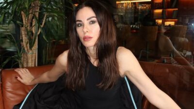 Mavi bikinisiyle yürek hoplattı!