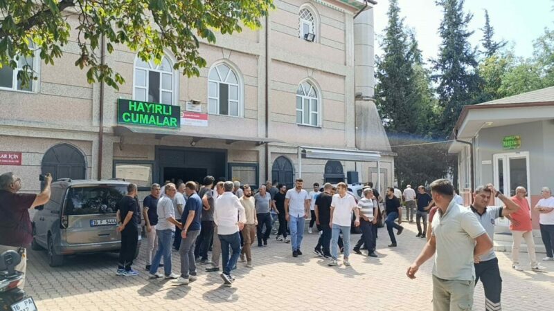 Şehit Aydemir için Bursa’da gıyabi cenaze namazı İzmir’de düzenlenen karakol saldırısında şehit düşen Emniyet Müdürü Muhsin Aydemir