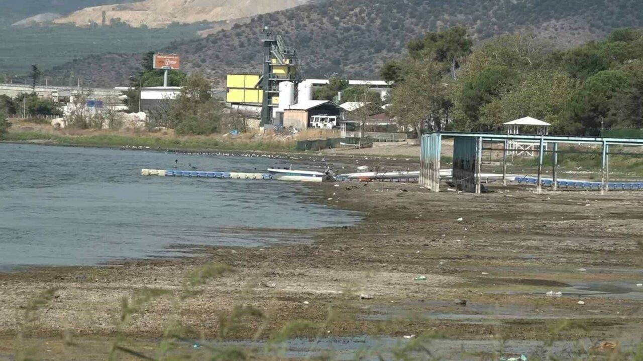 Su metrelerce çekildi! İznik Gölü bataklığa dönüştü
