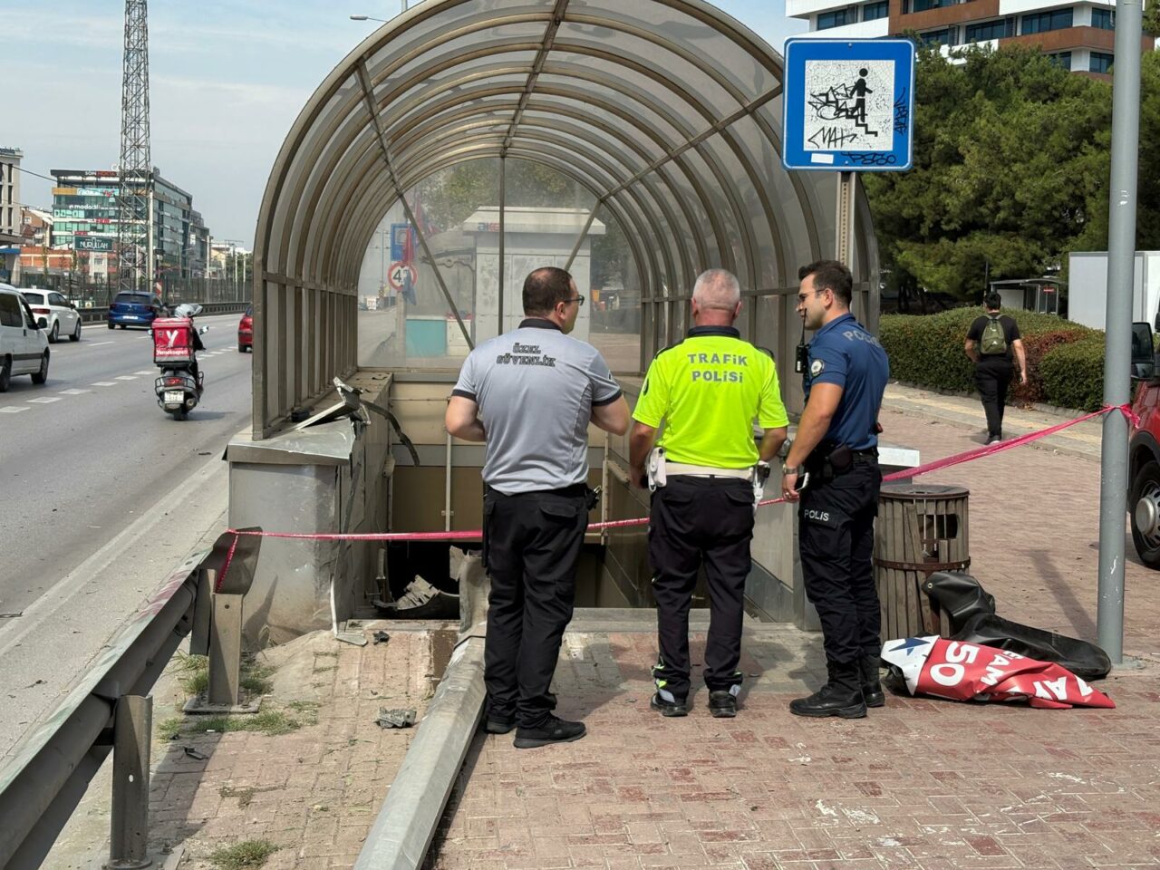 Bursa’da feci kaza! Metro istasyonuna uçtu