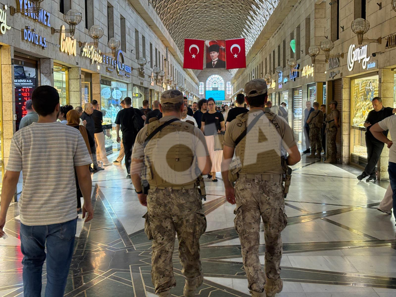 Bursa Kapalı Çarşı’da alarm! Özel Harekât polisleri devrede Bursa Kapalı Çarşı’da alarm! Özel Harekât polisleri devrede