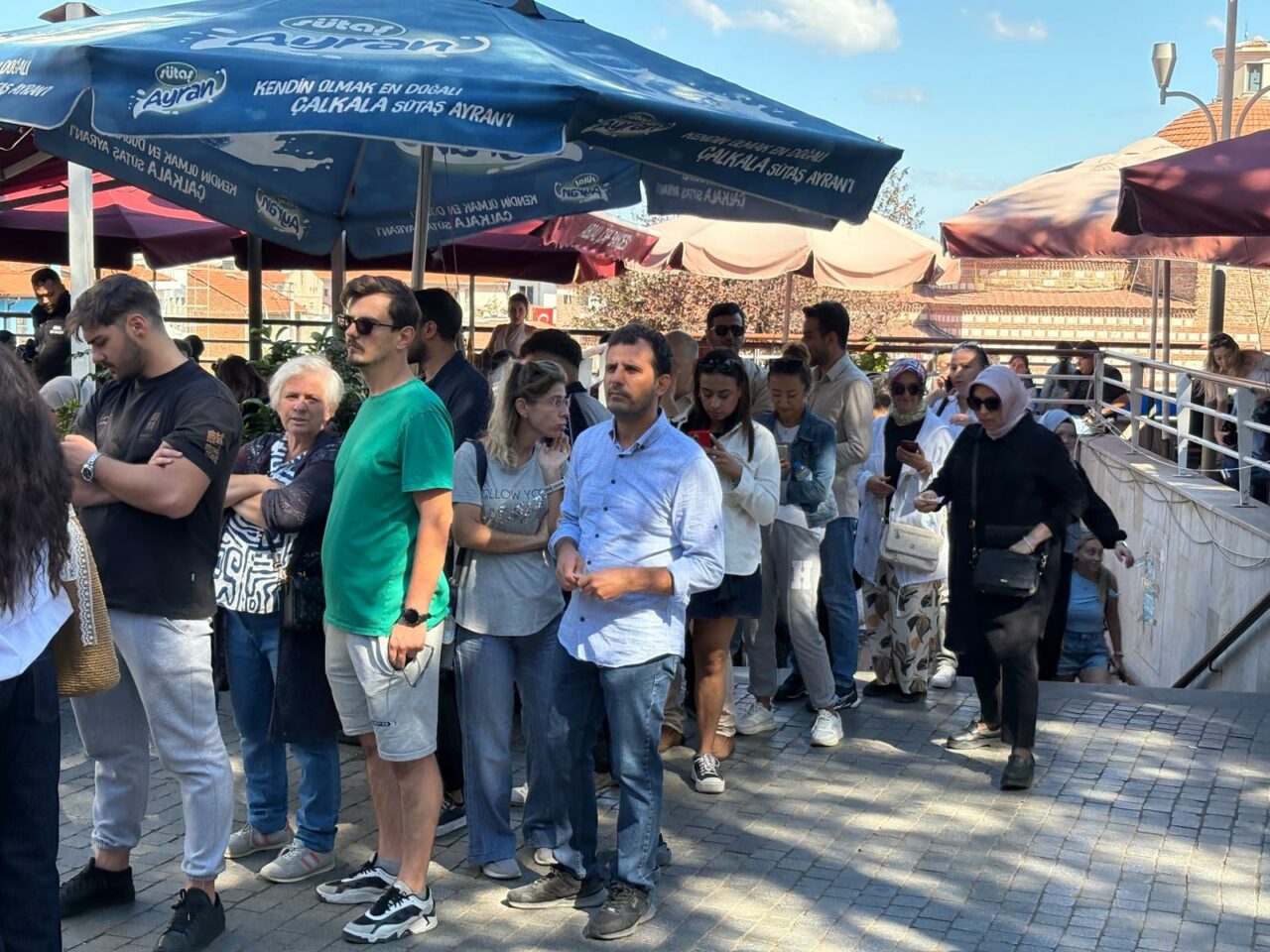 Bursa’da metrelerce kuyruk! Herkes oraya akın etti…