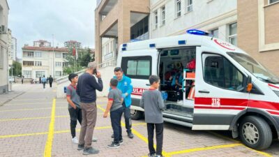 Yangın alarmı izdihama neden oldu: 14 öğrenci yaralı