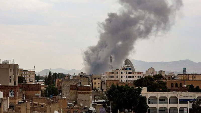 İsrail şimdi de Yemen’i vurdu İsrail Yemen'in başkenti Sana'yı hava saldırısı ile hedef aldı. Saldırıda