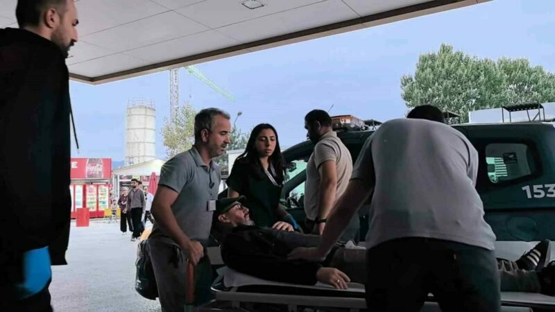 Yer: Bursa… Direksiyon başında kalp krizi geçirdi Bursa’nın İnegöl ilçesinde aracında fenalaşan sürücü, zabıta ekiplerinin hızlı müdahalesiyle
