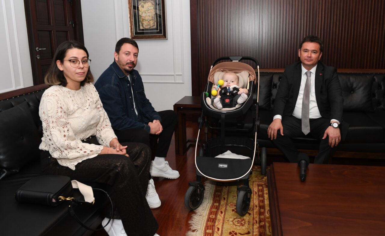 Osmangazi Belediye Başkanı Aydın’dan Bursasporlu Çağan Ata Baran’a destek çağrısı Osmangazi Belediye Başkanı Aydın’dan Bursasporlu Çağan Ata Baran’a destek çağrısı