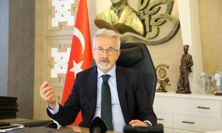Bursa'da bir önceki dönem Nilüfer ilçesi Belediye Başkanı olan Turgay