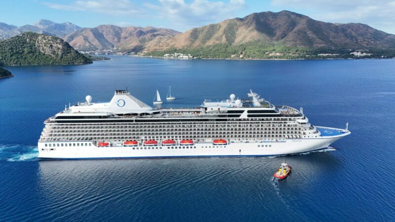 Muğla'nın Marmaris ilçesine "Marina" isimli kruvaziyer 1193 yolcu getirdi.