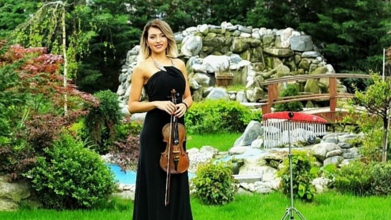 Şiir Deniz Ünal’dan müzik dünyasına iddialı çıkış Müzik kariyerini yeni single projeleriyle taçlandıran ve bu alanda kalıcı