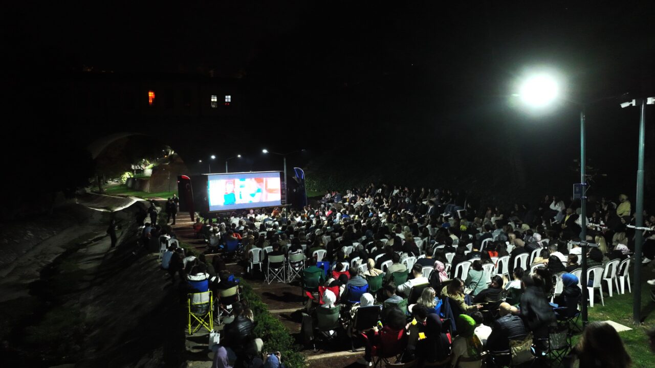 Bursa’da açık havada sinema keyfi