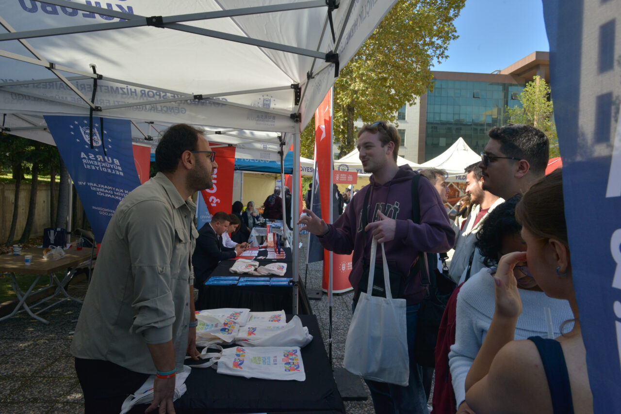 Bursa Büyükşehir’den üniversiteli gençlere sıcak karşılama