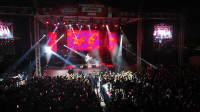 Bursa’da Buray’la ‘Cumhuriyet’ coşkusu