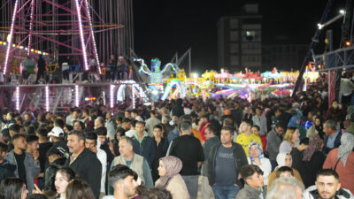 Bursa’da 40 yıl sonra yeniden kurulan ‘Tarihi Panayır’a insan seli