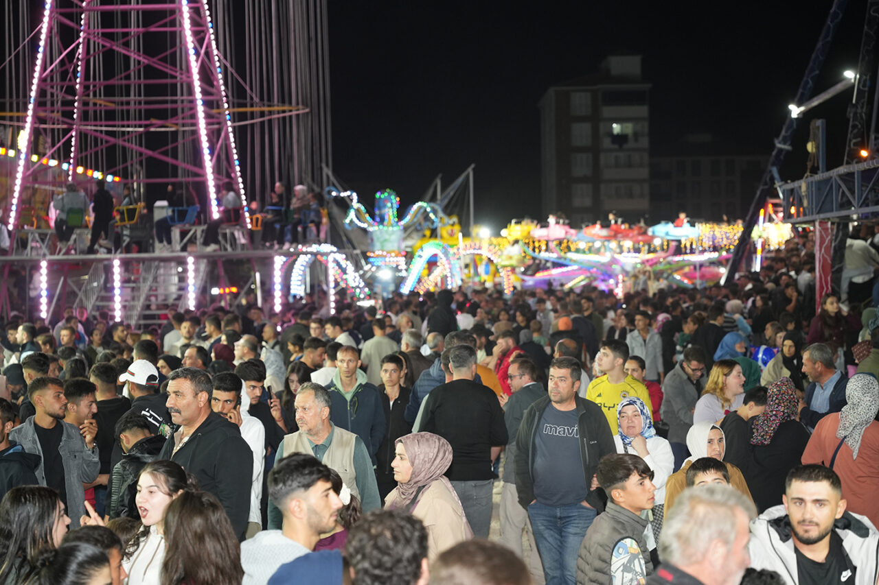 Bursa’da 40 yıl sonra yeniden kurulan ‘Tarihi Panayır’a insan seli